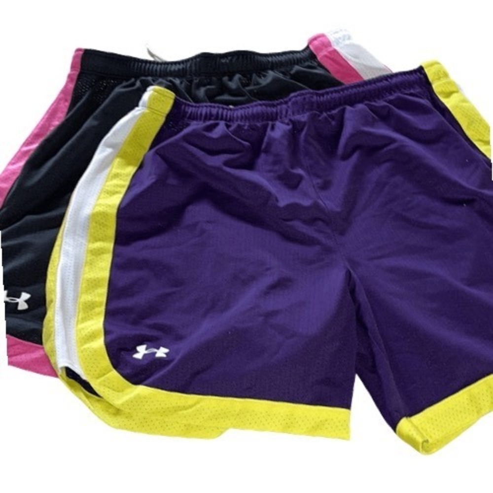 Under Armour Athletic Shorts Women's loose fit Heat Gear‎ 2 pairs Small